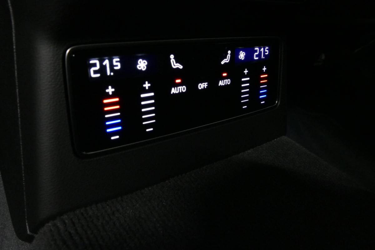 Audi A6 Audi A6 Avant 2.0 e-hybrid S edition / Maxton Design Bodykit V.2 / Panoramadak / Achterasbesturing / MMI Passenger Display / Carbon interieurdelen / S Sportstoelen / Tech plus / Bang & Olufsen 3D Sound / Stoelverwarming / Matrix LED / Ambienteverlichting / 21” LMV / Apple Carplay – Android Auto / Sport-Chassis