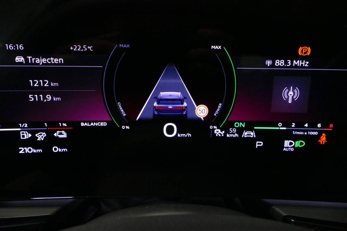 Audi A6 Audi A6 Avant 2.0 e-hybrid S edition / Maxton Design Bodykit V.2 / Panoramadak / Achterasbesturing / MMI Passenger Display / Carbon interieurdelen / S Sportstoelen / Tech plus / Bang & Olufsen 3D Sound / Stoelverwarming / Matrix LED / Ambienteverlichting / 21” LMV / Apple Carplay – Android Auto / Sport-Chassis