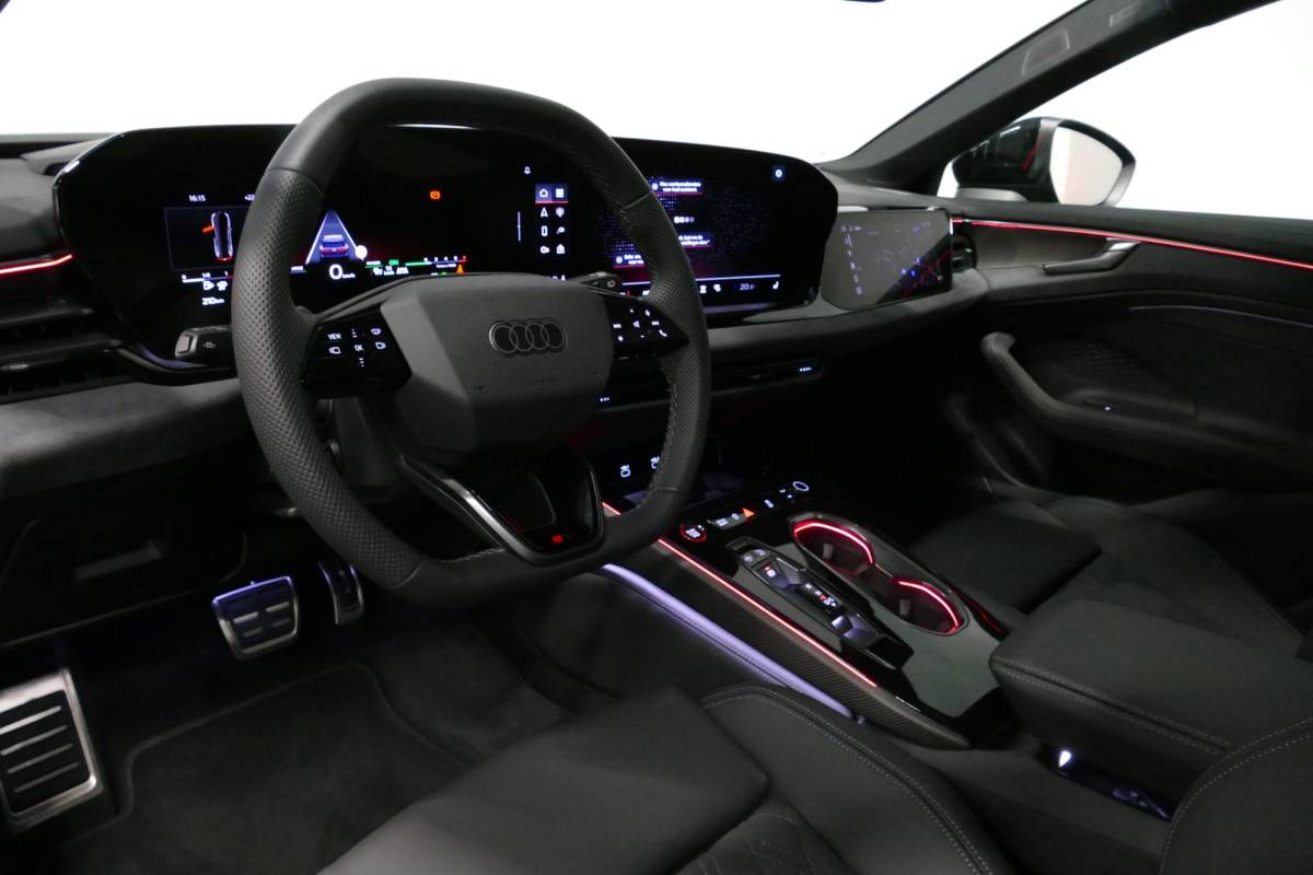 Audi A6 Audi A6 Avant 2.0 e-hybrid S edition / Maxton Design Bodykit V.2 / Panoramadak / Achterasbesturing / MMI Passenger Display / Carbon interieurdelen / S Sportstoelen / Tech plus / Bang & Olufsen 3D Sound / Stoelverwarming / Matrix LED / Ambienteverlichting / 21” LMV / Apple Carplay – Android Auto / Sport-Chassis