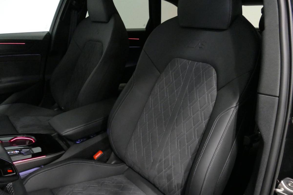 Audi A6 Audi A6 Avant 2.0 e-hybrid S edition / Maxton Design Bodykit V.2 / Panoramadak / Achterasbesturing / MMI Passenger Display / Carbon interieurdelen / S Sportstoelen / Tech plus / Bang & Olufsen 3D Sound / Stoelverwarming / Matrix LED / Ambienteverlichting / 21” LMV / Apple Carplay – Android Auto / Sport-Chassis