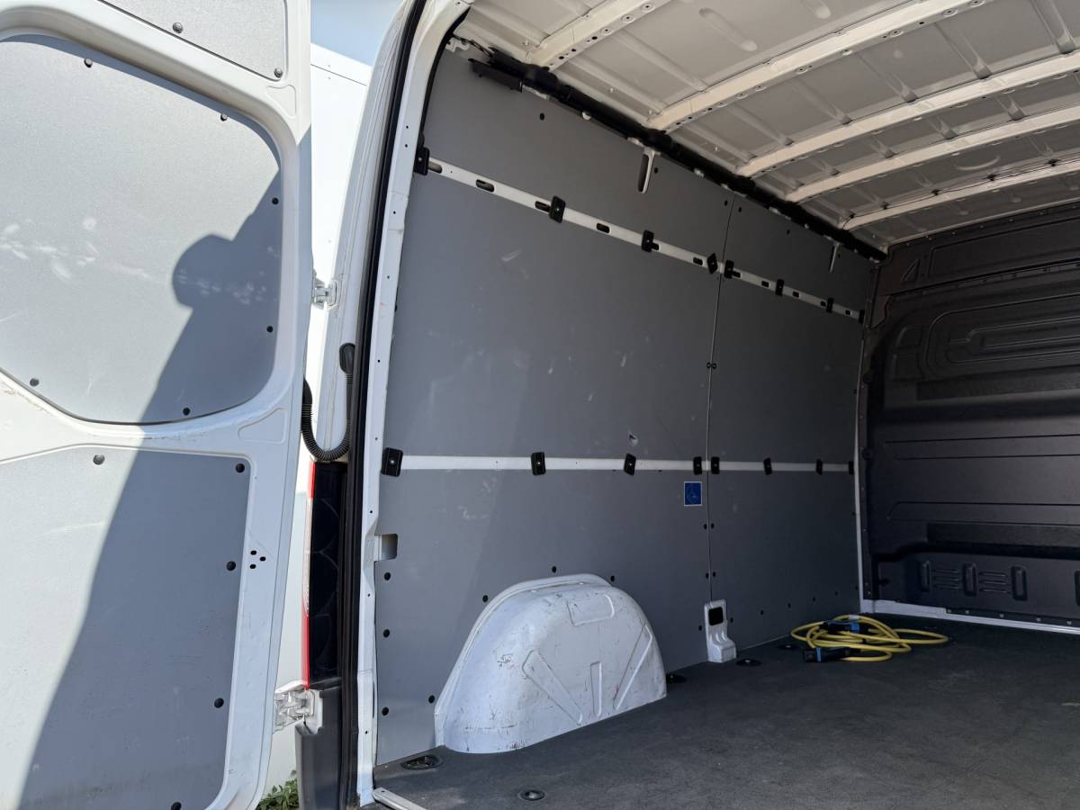 Mercedes-Benz eSprinter Mercedes-Benz eSprinter 312 55kWh L2H2 Elektrisch 145km WLTP 80kw Snelladen Climate Control Camera