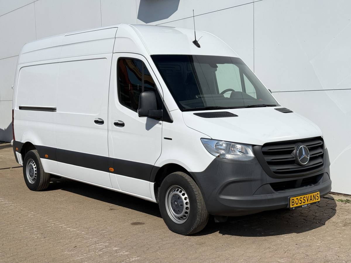 Mercedes-Benz eSprinter Mercedes-Benz eSprinter 312 55kWh L2H2 Elektrisch 145km WLTP 80kw Snelladen Climate Control Camera
