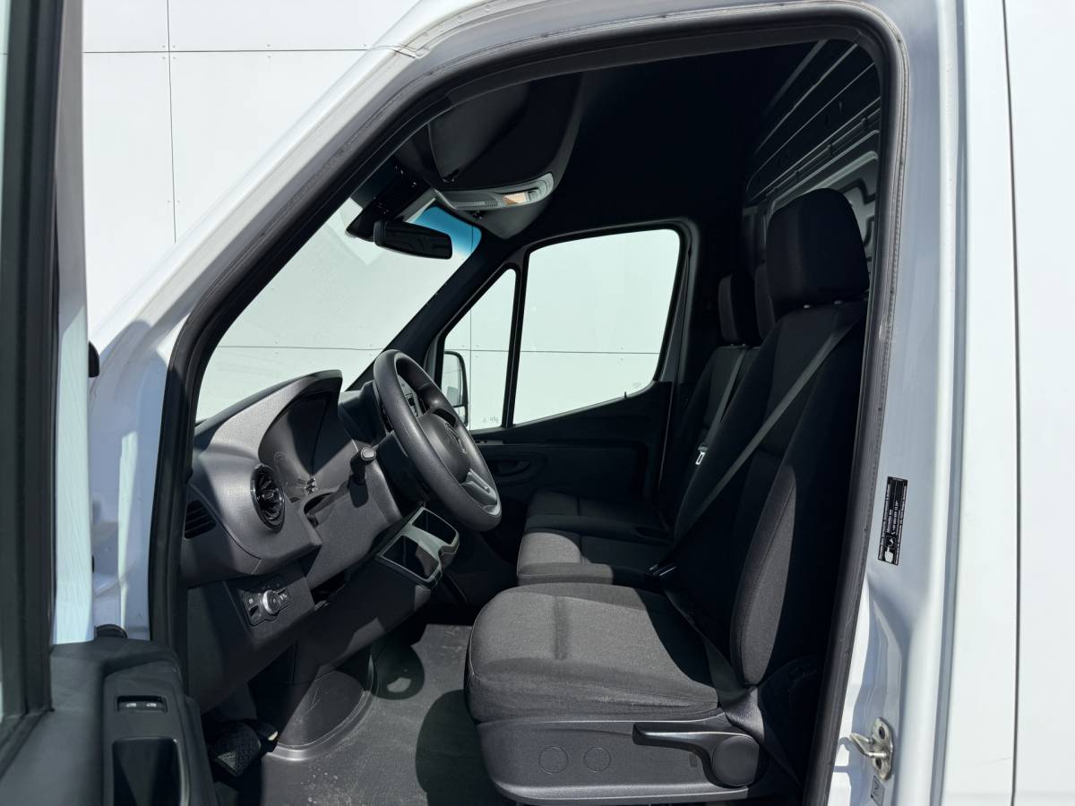 Mercedes-Benz eSprinter Mercedes-Benz eSprinter 312 55kWh L2H2 Elektrisch 145km WLTP 80kw Snelladen Climate Control Camera
