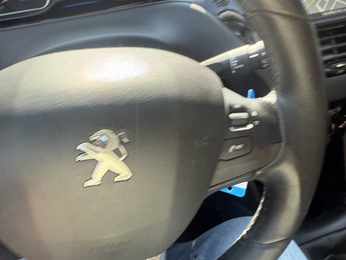 Peugeot 208 Peugeot 208 1.2 VTi Allure km 112.000 Bj 2014 Navi,16Inch,Clima,Cv Dealer onderhouden !!