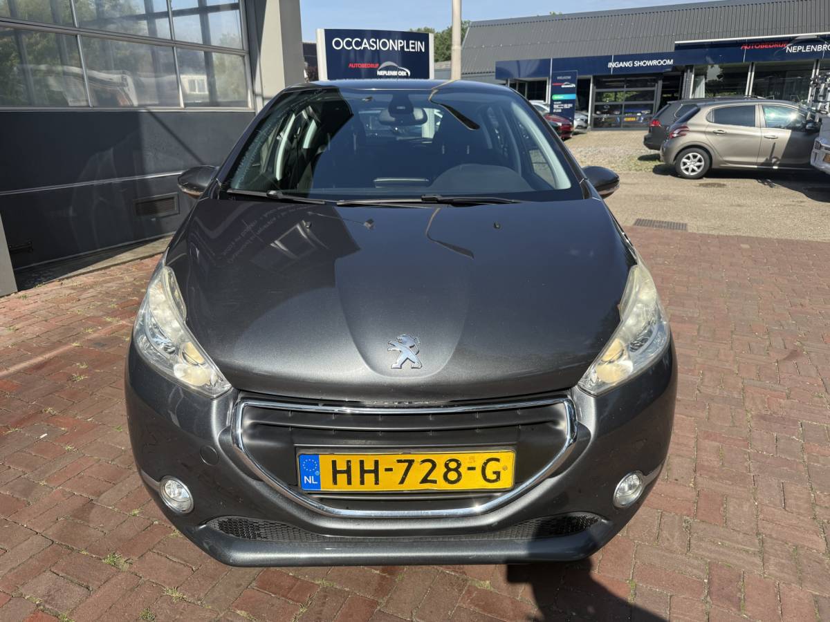 Peugeot 208 Peugeot 208 1.2 VTi Allure km 112.000 Bj 2014 Navi,16Inch,Clima,Cv Dealer onderhouden !!