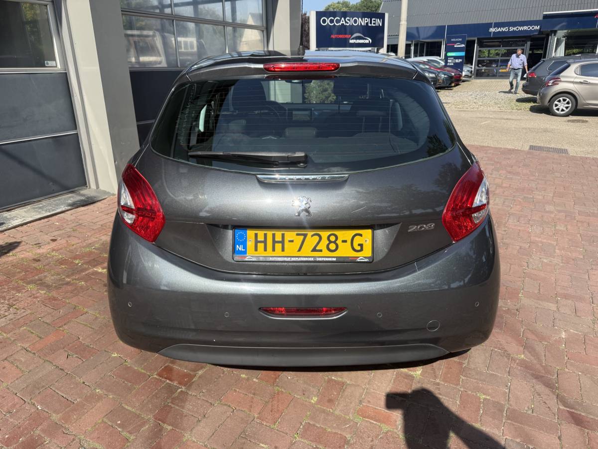 Peugeot 208 Peugeot 208 1.2 VTi Allure km 112.000 Bj 2014 Navi,16Inch,Clima,Cv Dealer onderhouden !!