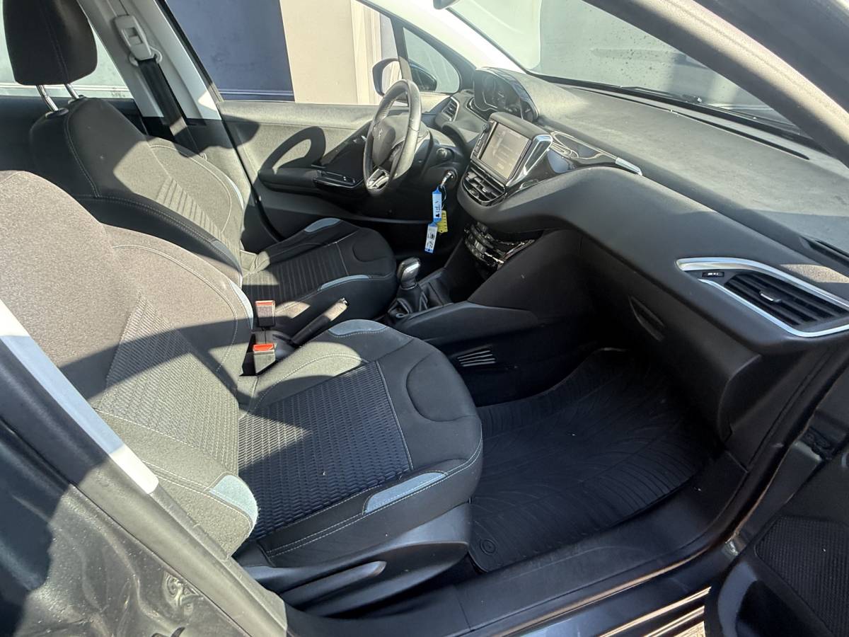 Peugeot 208 Peugeot 208 1.2 VTi Allure km 112.000 Bj 2014 Navi,16Inch,Clima,Cv Dealer onderhouden !!