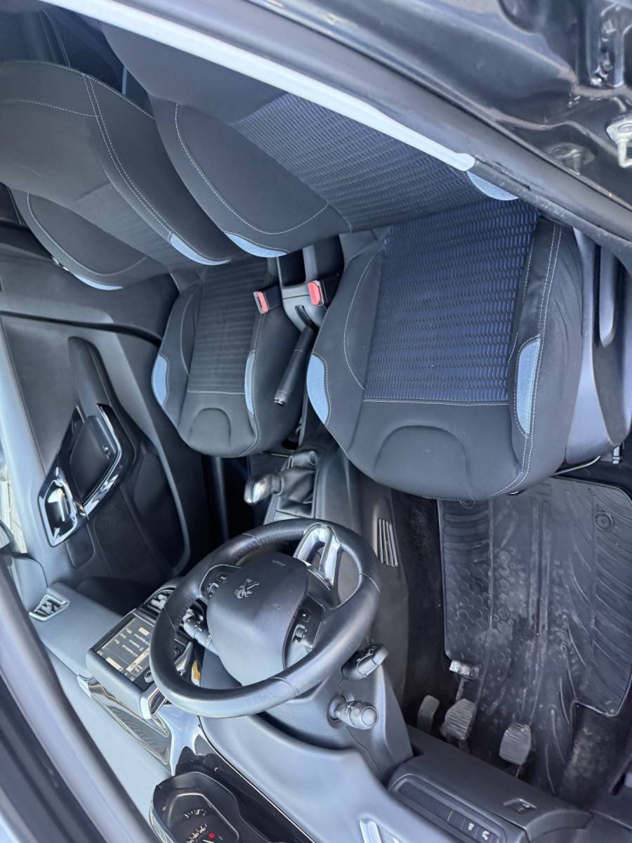 Peugeot 208 Peugeot 208 1.2 VTi Allure km 112.000 Bj 2014 Navi,16Inch,Clima,Cv Dealer onderhouden !!
