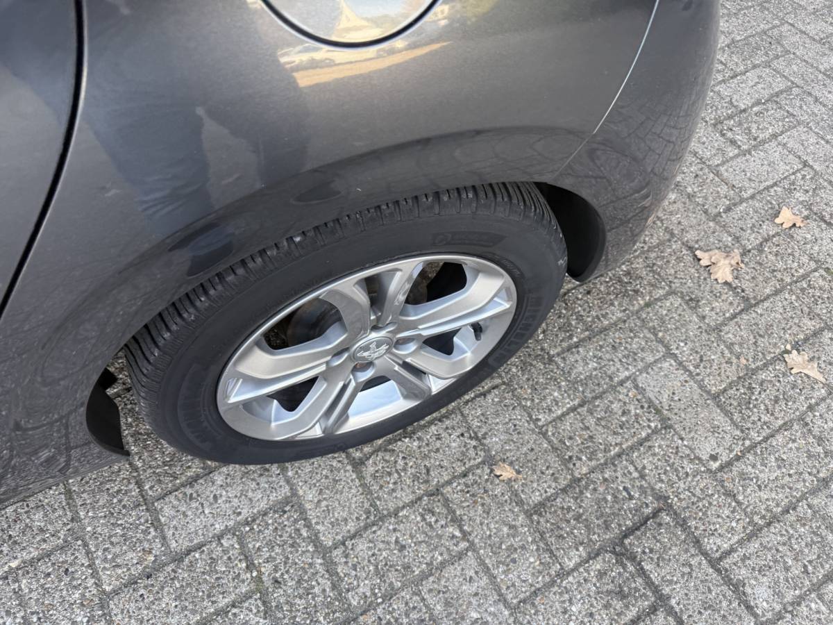 Peugeot 208 Peugeot 208 1.2 VTi Allure km 112.000 Bj 2014 Navi,16Inch,Clima,Cv Dealer onderhouden !!
