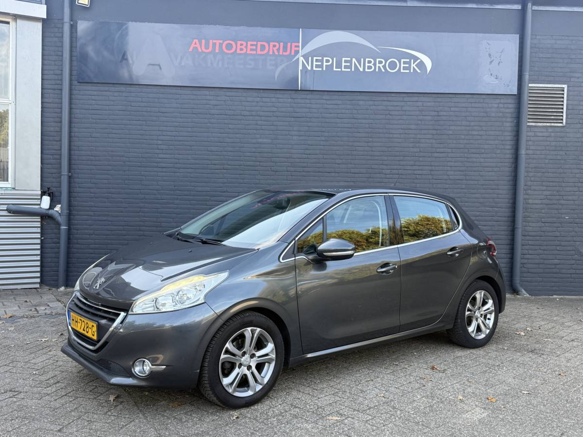 Peugeot 208 Peugeot 208 1.2 VTi Allure km 112.000 Bj 2014 Navi,16Inch,Clima,Cv Dealer onderhouden !!