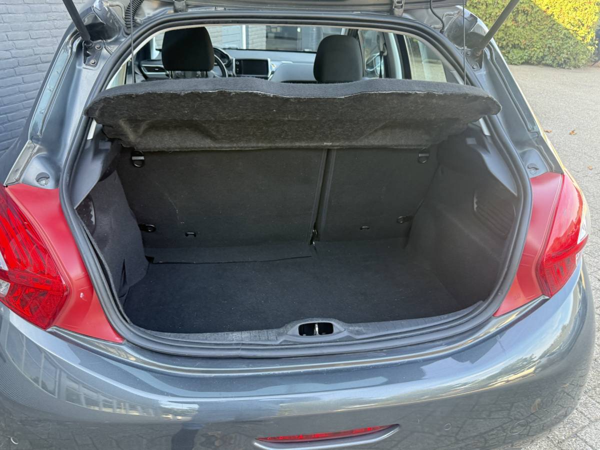 Peugeot 208 Peugeot 208 1.2 VTi Allure km 112.000 Bj 2014 Navi,16Inch,Clima,Cv Dealer onderhouden !!