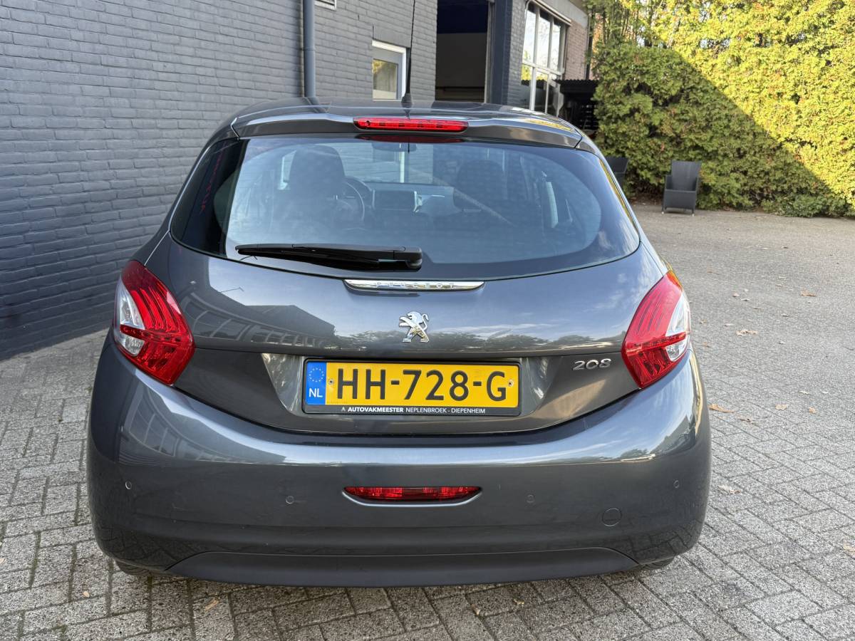 Peugeot 208 Peugeot 208 1.2 VTi Allure km 112.000 Bj 2014 Navi,16Inch,Clima,Cv Dealer onderhouden !!