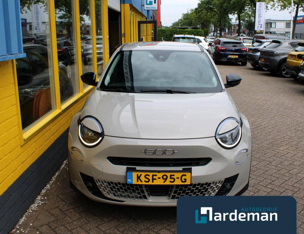 Fiat 600 Fiat 600 1.2 Hybrid Urban