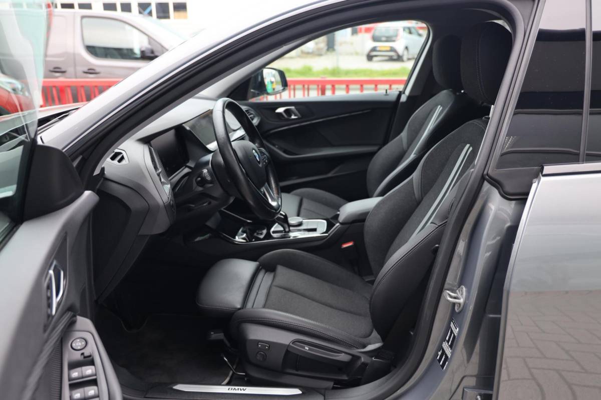 BMW 2 Serie BMW 2-serie Gran Coupé 218i Business Edition Plus|Automaat|Carplay|Full LED|Camera