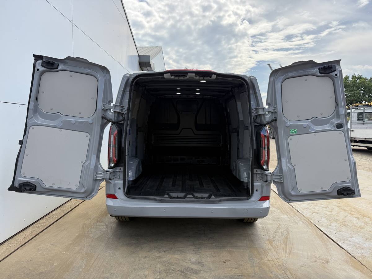 Ford E-Transit Custom Ford e-Transit Custom 65 kWh 218PK Elektrisch 344km WLTP 2300kg Trekvermogen BEV Snelladen Stoelverwarming LED Cruise Control Camera Carplay Parkeersensoren v+a