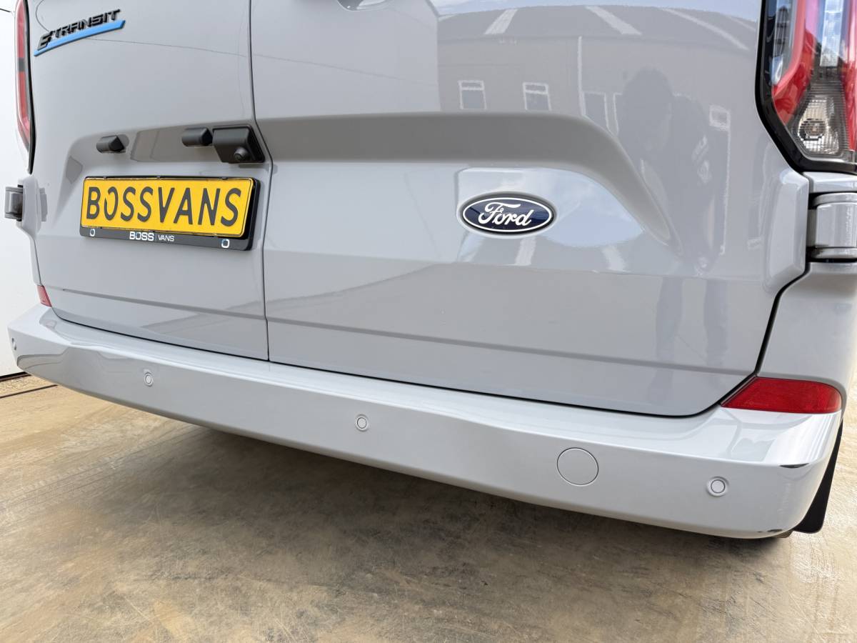 Ford E-Transit Custom Ford e-Transit Custom 65 kWh 218PK Elektrisch 344km WLTP 2300kg Trekvermogen BEV Snelladen Stoelverwarming LED Cruise Control Camera Carplay Parkeersensoren v+a