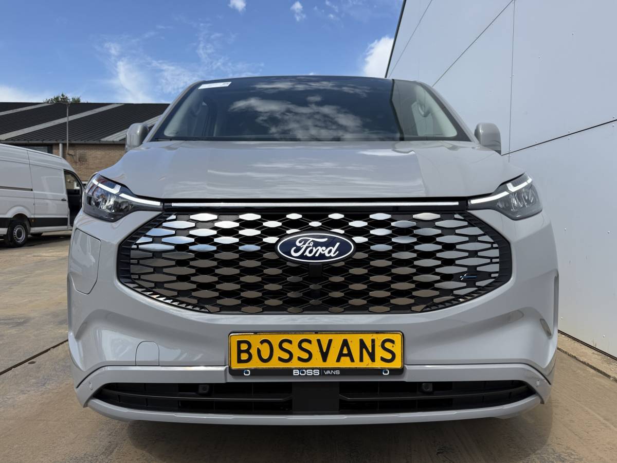 Ford E-Transit Custom Ford e-Transit Custom 65 kWh 218PK Elektrisch 344km WLTP 2300kg Trekvermogen BEV Snelladen Stoelverwarming LED Cruise Control Camera Carplay Parkeersensoren v+a