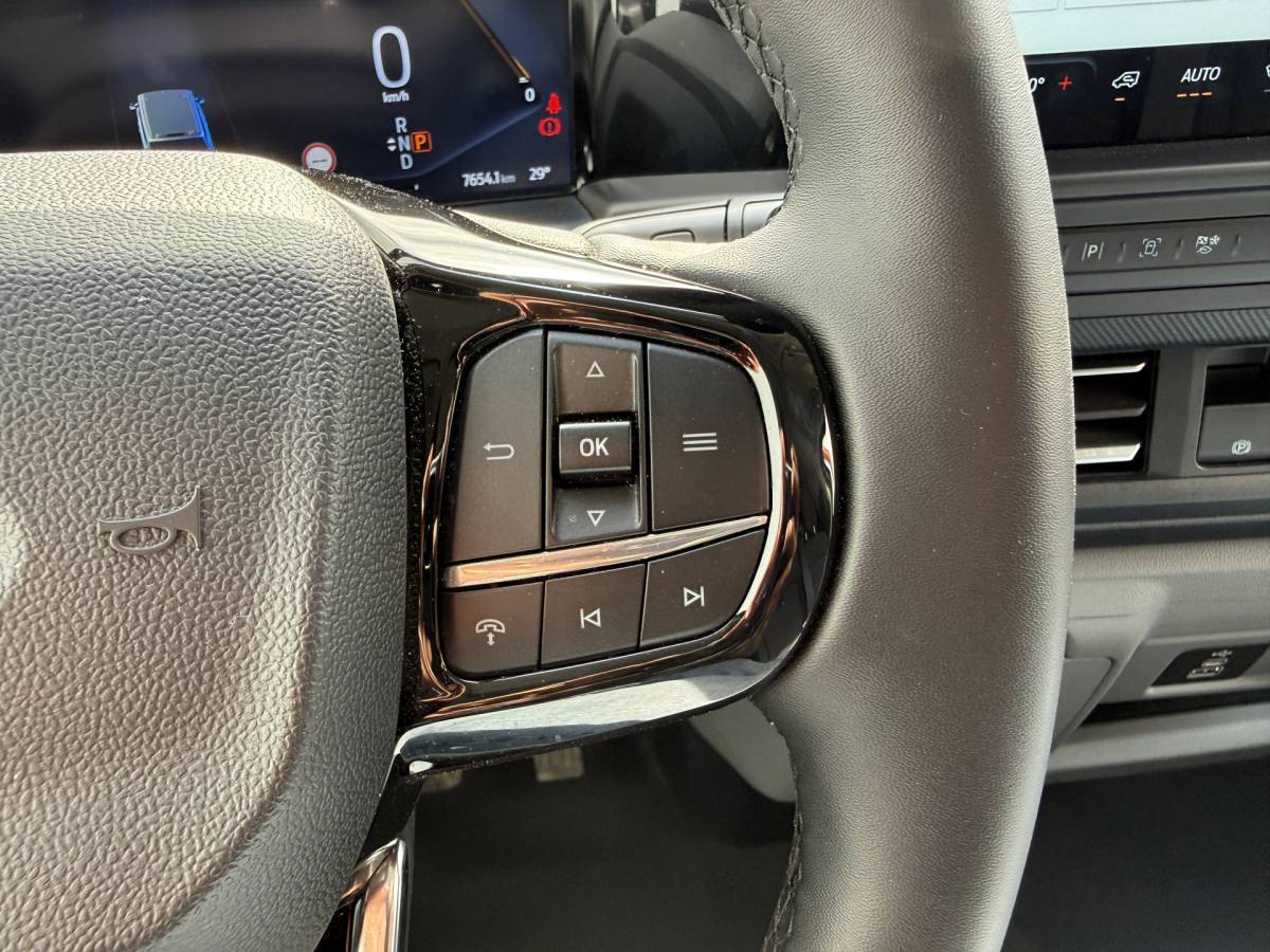 Ford E-Transit Custom Ford e-Transit Custom 65 kWh 218PK Elektrisch 344km WLTP 2300kg Trekvermogen BEV Snelladen Stoelverwarming LED Cruise Control Camera Carplay Parkeersensoren v+a