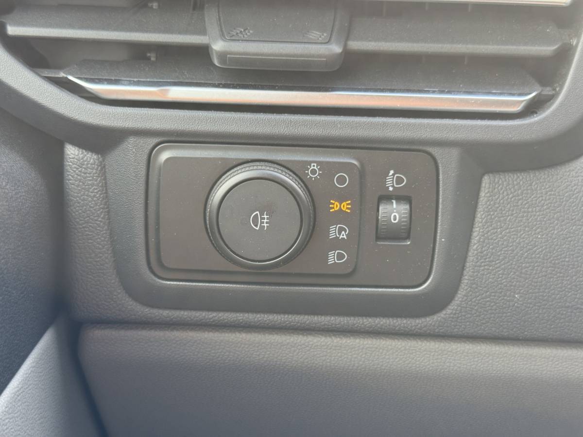 Ford E-Transit Custom Ford e-Transit Custom 65 kWh 218PK Elektrisch 344km WLTP 2300kg Trekvermogen BEV Snelladen Stoelverwarming LED Cruise Control Camera Carplay Parkeersensoren v+a