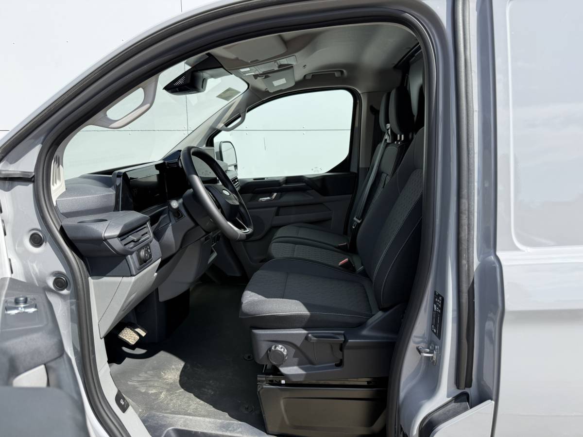 Ford E-Transit Custom Ford e-Transit Custom 65 kWh 218PK Elektrisch 344km WLTP 2300kg Trekvermogen BEV Snelladen Stoelverwarming LED Cruise Control Camera Carplay Parkeersensoren v+a