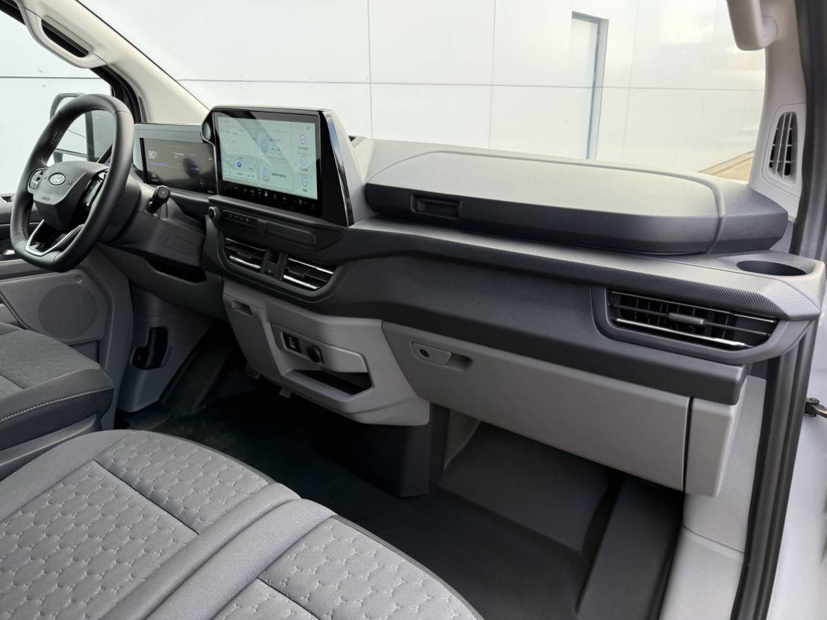 Ford E-Transit Custom Ford e-Transit Custom 65 kWh 218PK Elektrisch 344km WLTP 2300kg Trekvermogen BEV Snelladen Stoelverwarming LED Cruise Control Camera Carplay Parkeersensoren v+a