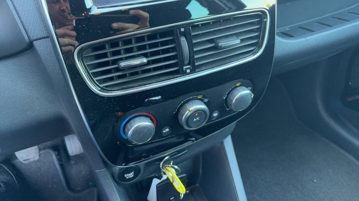 Renault Clio Renault Clio 0.9 TCe Limited TREKHAAK / NAVI / KEYLESS / AIRCO / PDC / BLUETOOTH / CRUISE / DAB+ / NL-AUTO