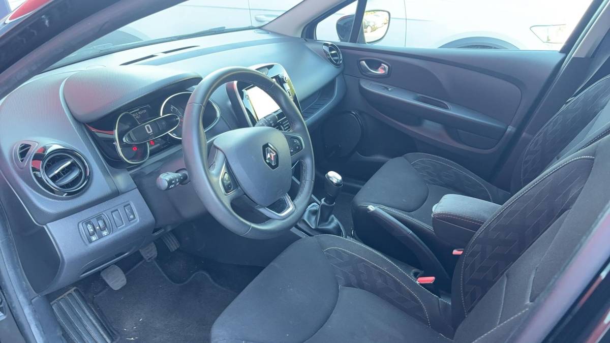 Renault Clio Renault Clio 0.9 TCe Limited TREKHAAK / NAVI / KEYLESS / AIRCO / PDC / BLUETOOTH / CRUISE / DAB+ / NL-AUTO