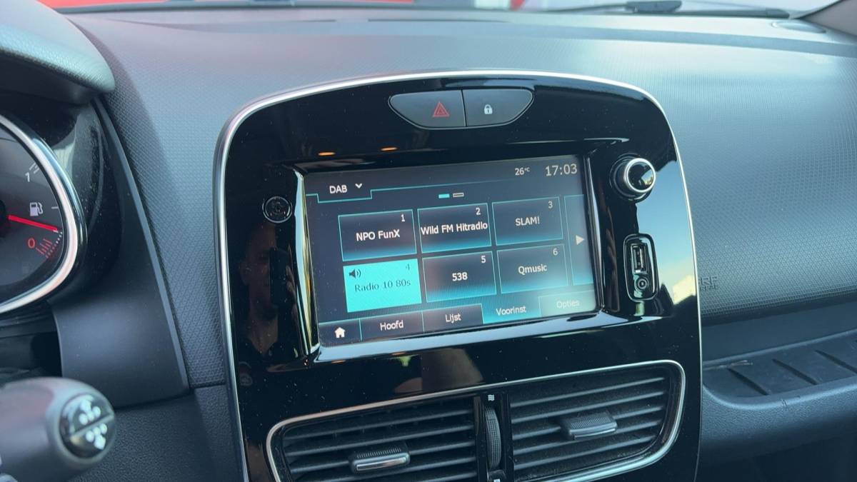 Renault Clio Renault Clio 0.9 TCe Limited TREKHAAK / NAVI / KEYLESS / AIRCO / PDC / BLUETOOTH / CRUISE / DAB+ / NL-AUTO