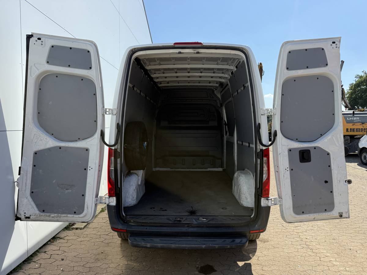 Mercedes-Benz eSprinter Mercedes-Benz eSprinter 312 55kWh L2H2 Elektrisch 168km WLTP 80kw Snelladen Climate Control