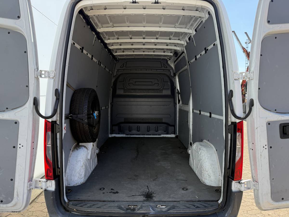 Mercedes-Benz eSprinter Mercedes-Benz eSprinter 312 55kWh L2H2 Elektrisch 168km WLTP 80kw Snelladen Climate Control