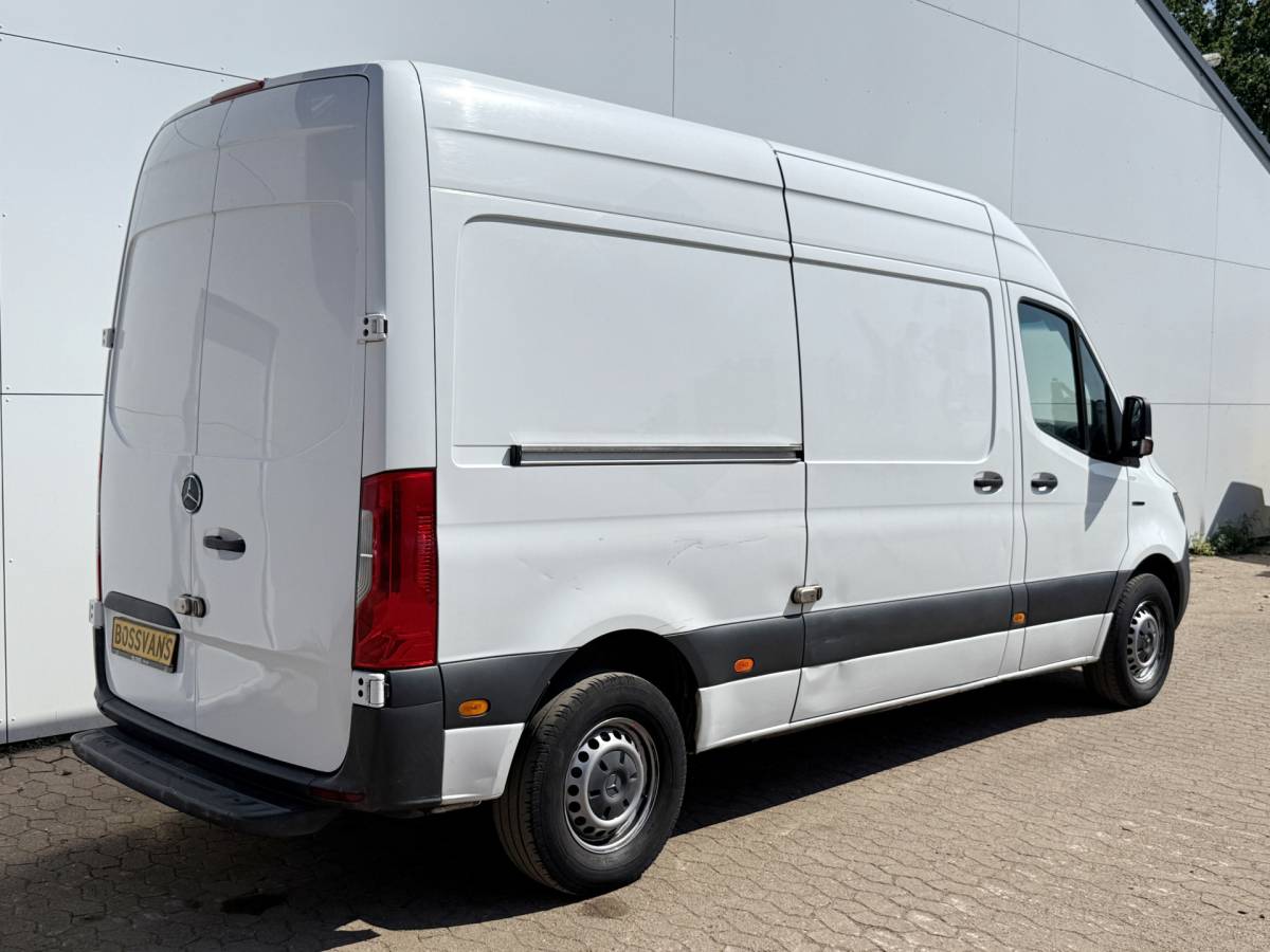 Mercedes-Benz eSprinter Mercedes-Benz eSprinter 312 55kWh L2H2 Elektrisch 168km WLTP 80kw Snelladen Climate Control