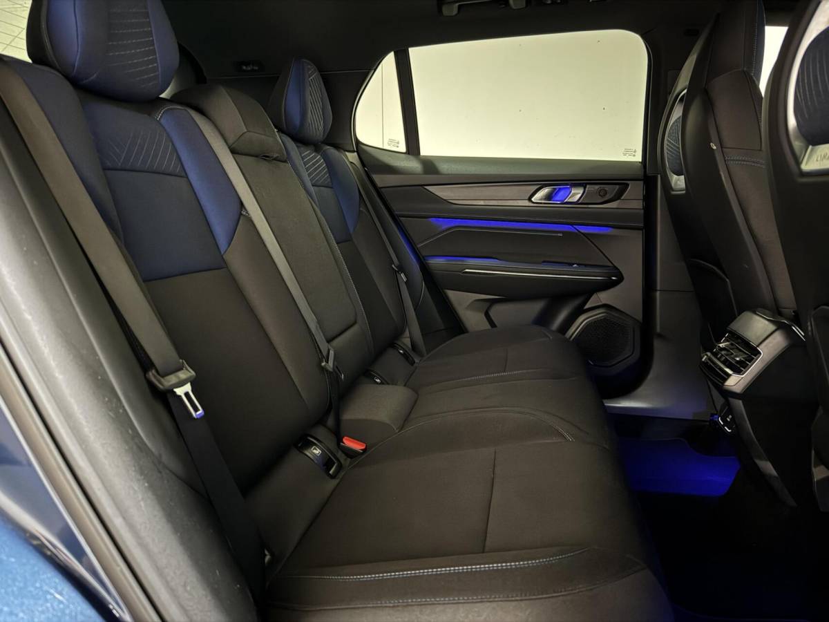 Lynk & Co 01 Lynk & Co 01 1.5 Plug-in Black Edition Pano Sfeer. CarPlay