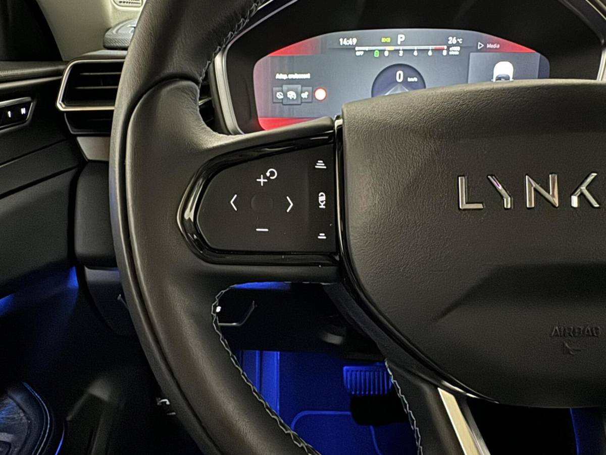 Lynk & Co 01 Lynk & Co 01 1.5 Plug-in Black Edition Pano Sfeer. CarPlay