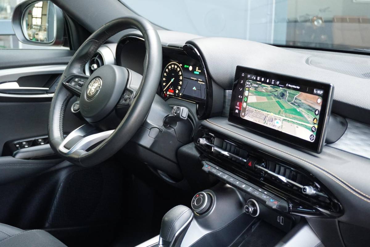 Alfa Romeo Tonale Alfa Romeo Tonale 1.3T PHEV Edizione Speciale 280PK + 360 CAMERA / STUURVERWARMING / DODEHOEK