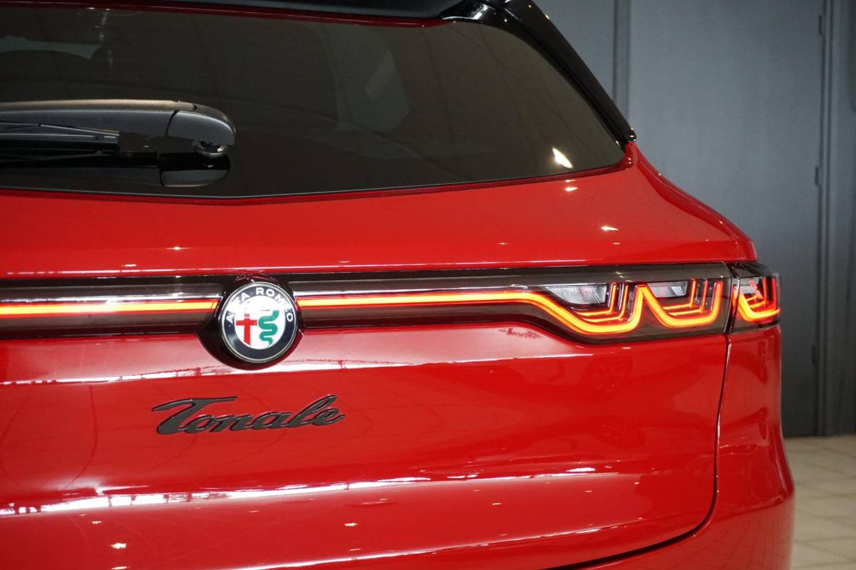 Alfa Romeo Tonale Alfa Romeo Tonale 1.3T PHEV Edizione Speciale 280PK + 360 CAMERA / STUURVERWARMING / DODEHOEK