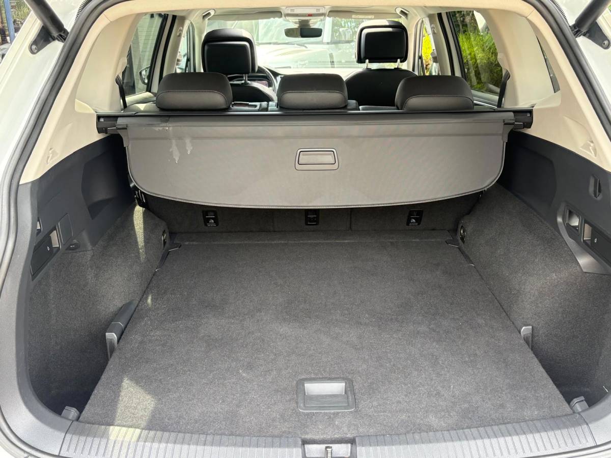 Volkswagen Tiguan Allspace Volkswagen Tiguan Allspace 1.5 TSI PANO/19INCH-R-LINE/VIRTUAL/CARPLAY/KEYLESS/LEDER