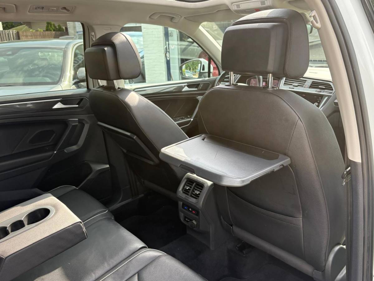 Volkswagen Tiguan Allspace Volkswagen Tiguan Allspace 1.5 TSI PANO/19INCH-R-LINE/VIRTUAL/CARPLAY/KEYLESS/LEDER