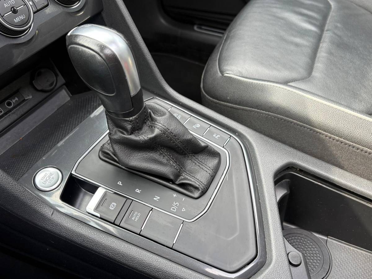 Volkswagen Tiguan Allspace Volkswagen Tiguan Allspace 1.5 TSI PANO/19INCH-R-LINE/VIRTUAL/CARPLAY/KEYLESS/LEDER