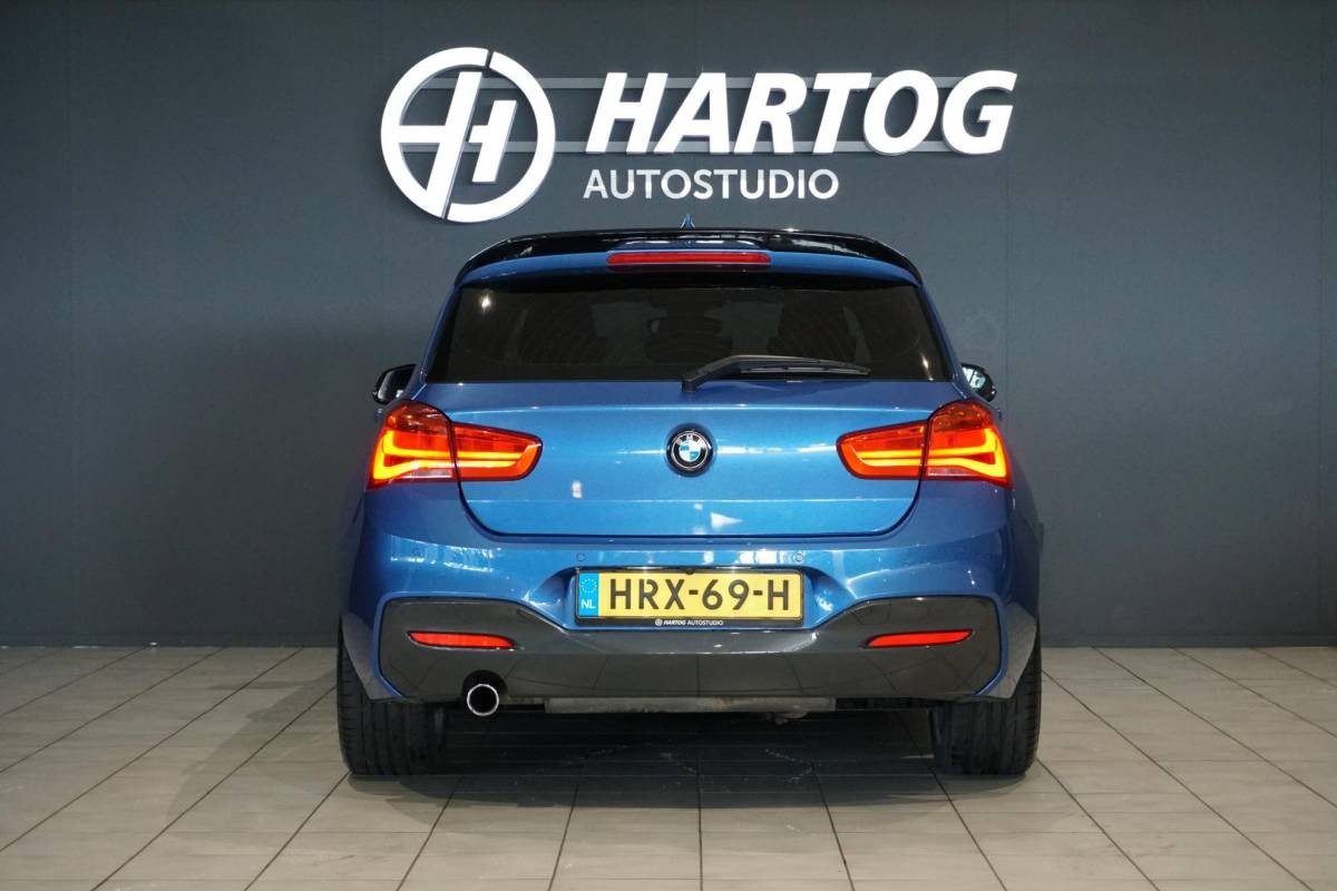 BMW 1 Serie BMW 1-serie 118i High Executive M Sport + CAMERA | HARMAN/KARDON | SPORTSTOELEN | LED
