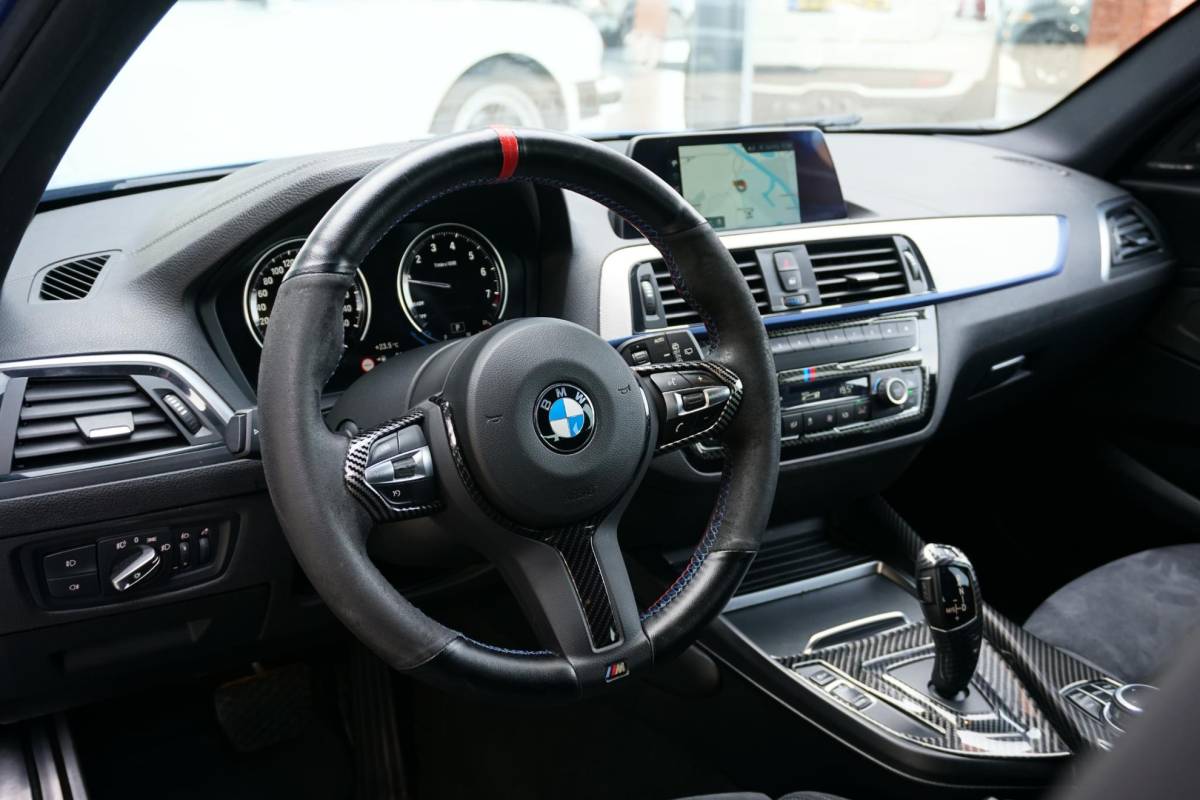BMW 1 Serie BMW 1-serie 118i High Executive M Sport + CAMERA | HARMAN/KARDON | SPORTSTOELEN | LED