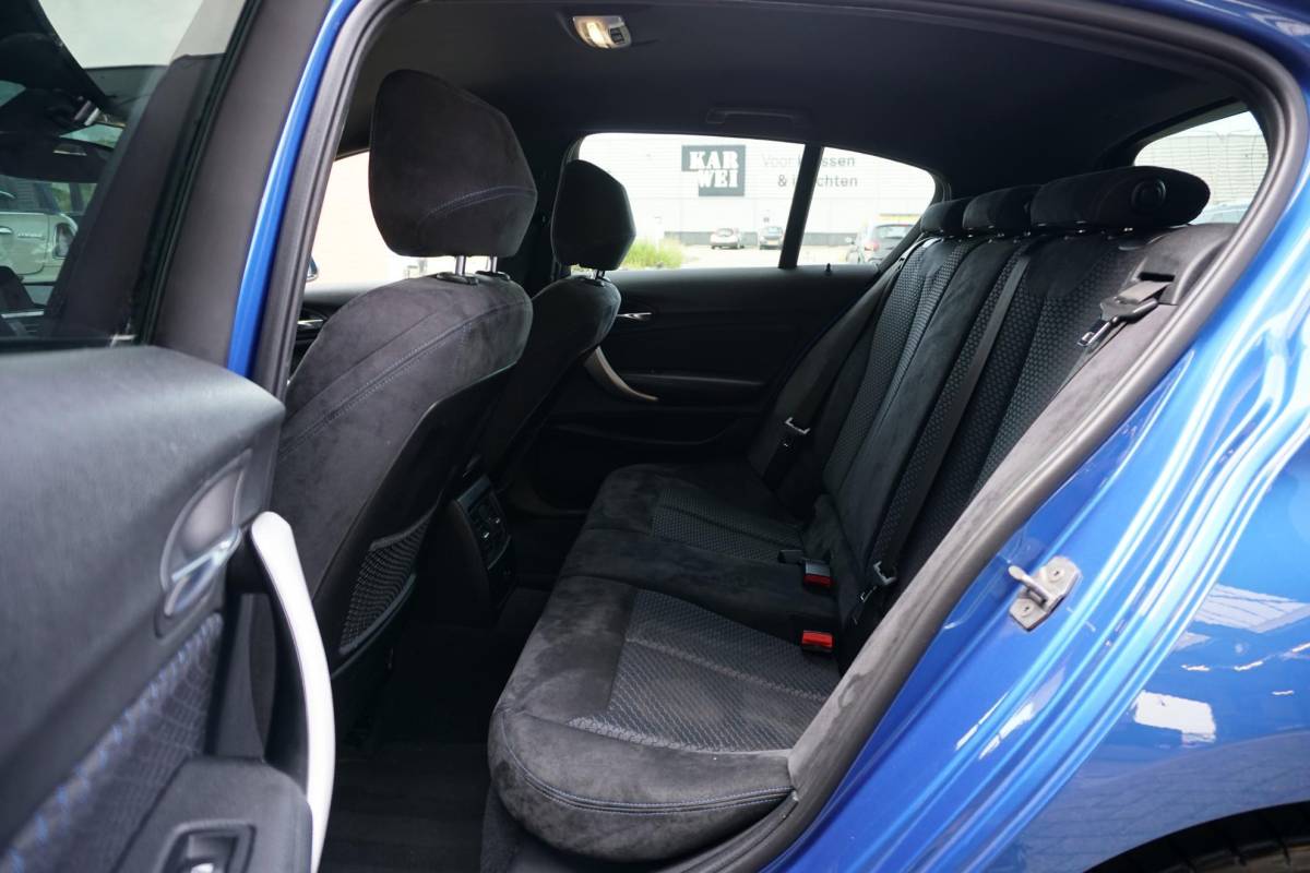 BMW 1 Serie BMW 1-serie 118i High Executive M Sport + CAMERA | HARMAN/KARDON | SPORTSTOELEN | LED