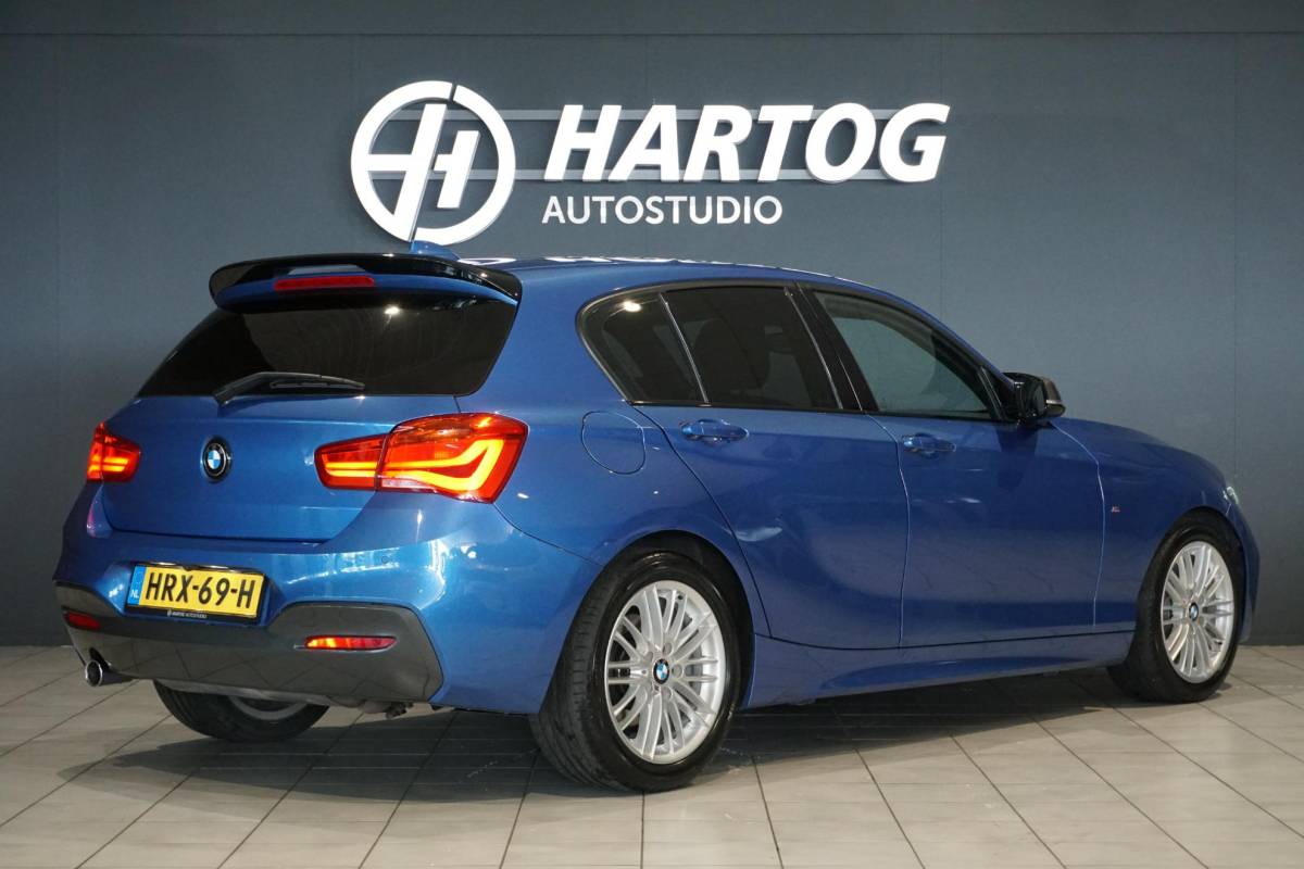BMW 1 Serie BMW 1-serie 118i High Executive M Sport + CAMERA | HARMAN/KARDON | SPORTSTOELEN | LED