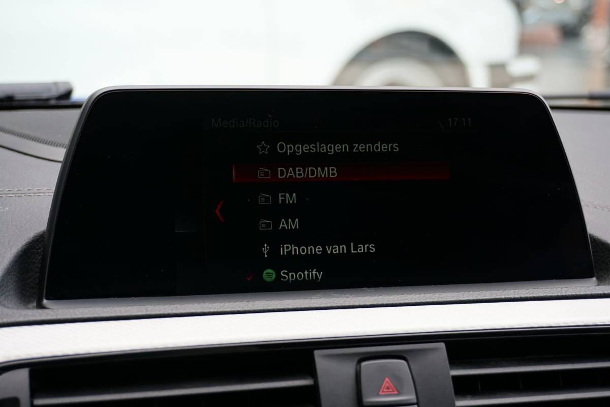 BMW 1 Serie BMW 1-serie 118i High Executive M Sport + CAMERA | HARMAN/KARDON | SPORTSTOELEN | LED
