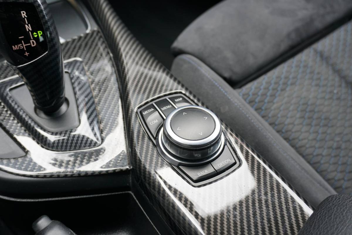 BMW 1 Serie BMW 1-serie 118i High Executive M Sport + CAMERA | HARMAN/KARDON | SPORTSTOELEN | LED