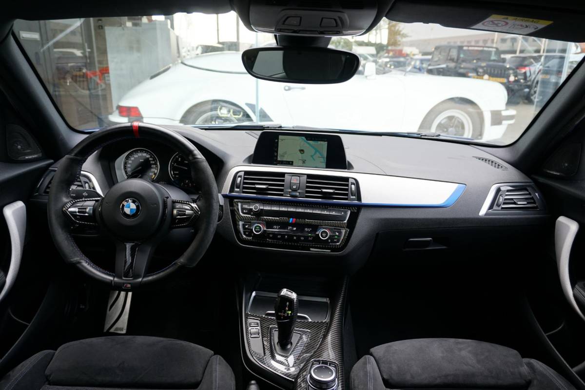 BMW 1 Serie BMW 1-serie 118i High Executive M Sport + CAMERA | HARMAN/KARDON | SPORTSTOELEN | LED