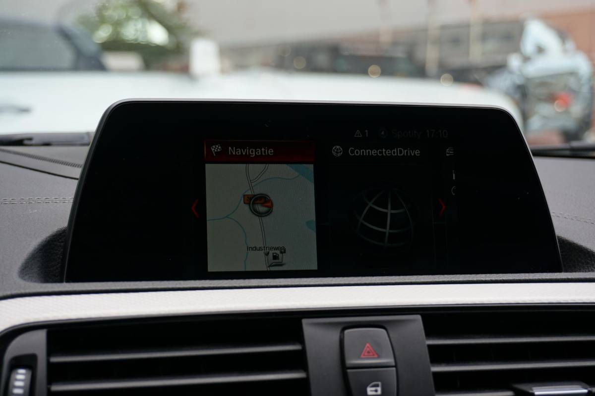 BMW 1 Serie BMW 1-serie 118i High Executive M Sport + CAMERA | HARMAN/KARDON | SPORTSTOELEN | LED