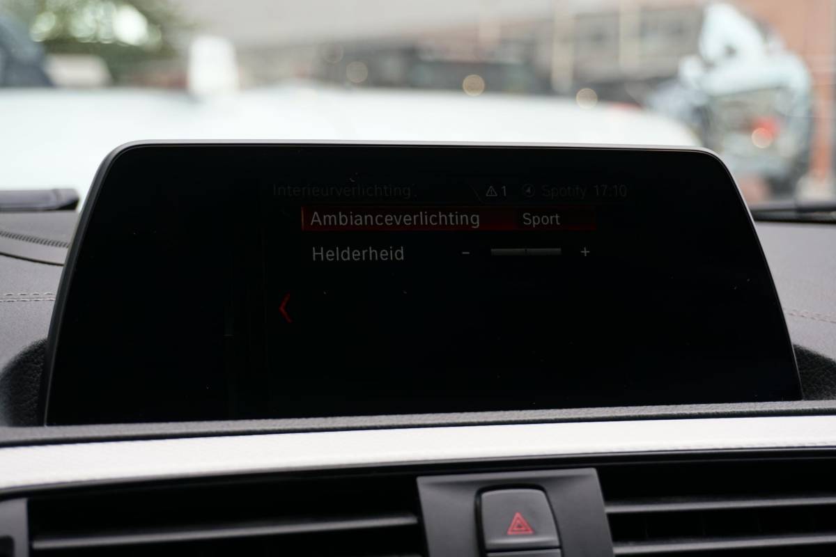 BMW 1 Serie BMW 1-serie 118i High Executive M Sport + CAMERA | HARMAN/KARDON | SPORTSTOELEN | LED