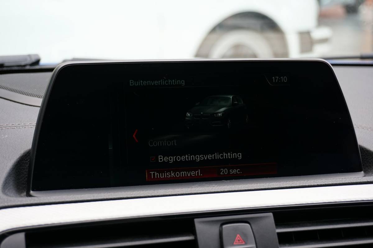 BMW 1 Serie BMW 1-serie 118i High Executive M Sport + CAMERA | HARMAN/KARDON | SPORTSTOELEN | LED