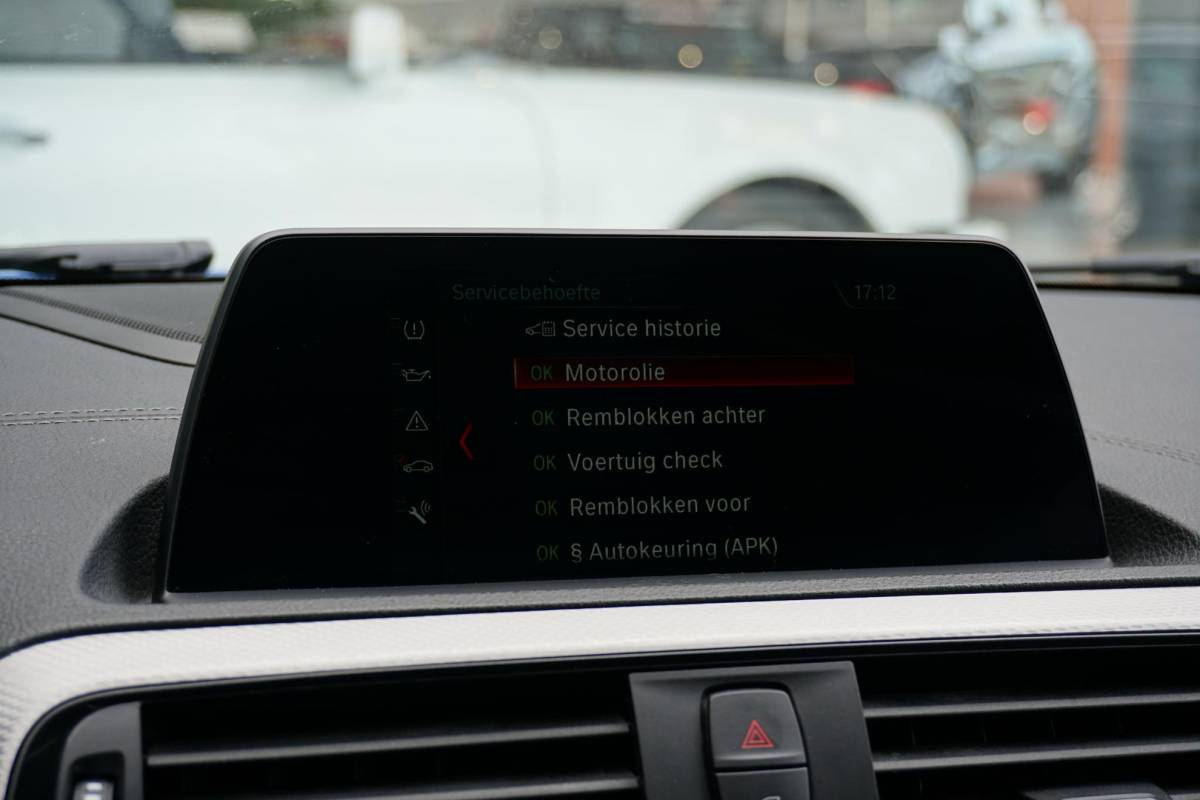 BMW 1 Serie BMW 1-serie 118i High Executive M Sport + CAMERA | HARMAN/KARDON | SPORTSTOELEN | LED