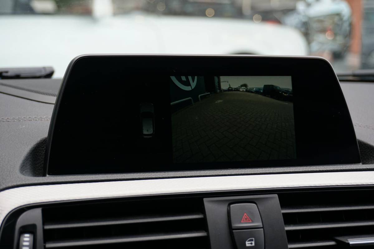 BMW 1 Serie BMW 1-serie 118i High Executive M Sport + CAMERA | HARMAN/KARDON | SPORTSTOELEN | LED